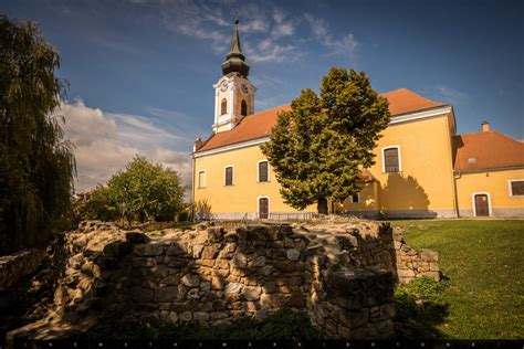 R Mai Katolikus Templom Budakeszi Zs Mb K Medence