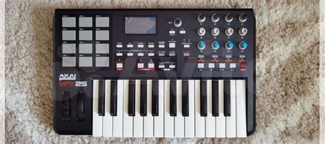 Akai MPK25 миди-клавиатура с пэдами купить в Москве | Хобби и отдых | Авито