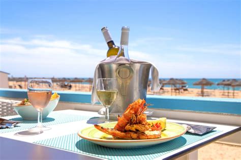 Búzios Beach Club Reabre Para Jantar à Beira Mar Na Praia De Vilamoura