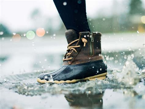 Rainy season shoes | Guide for buying best men rainy season shoes