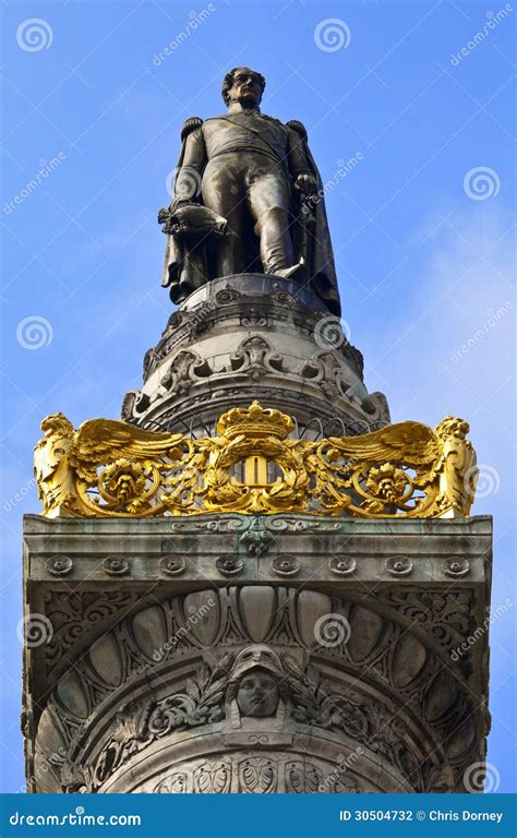 Rey Leopold I Statue En La Columna Del Congreso En Bruselas Foto De