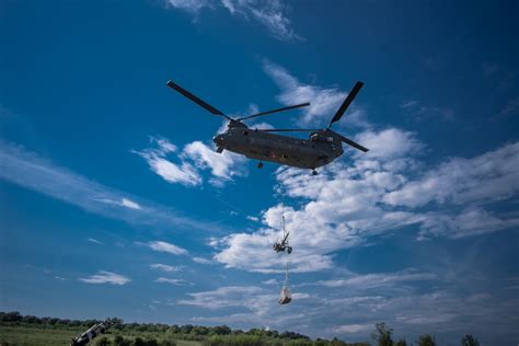 Bersaglieri E Paracadutisti In Addestramento Esercito Italiano