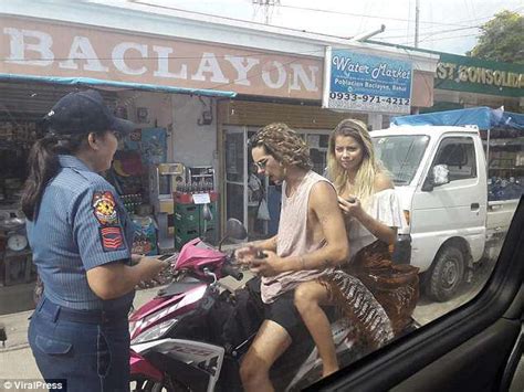 Philippines Police Order Tourist To Cover Up Her Bikini Bottoms Daily Mail Online