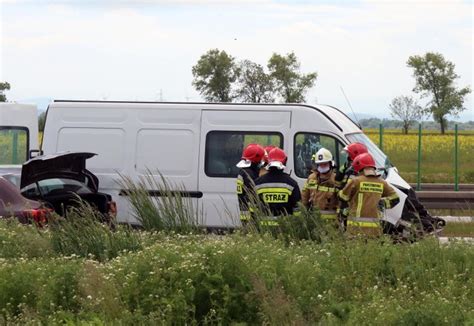 Miertelny Wypadek Przy Zje Dzie Z A Pod Wroc Awiem Bus Zderzy Si Z