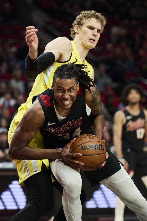 Portland Trail Blazers Forward Jabari Walker 34 Drives To The Basket