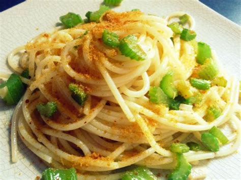 Spaghetti au Céleri branche et à la Poutargue Recette par Petite