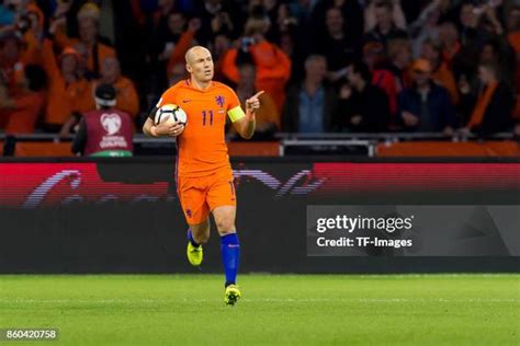 35,221 Arjen Robben Football Stock Photos, High-Res Pictures, and ...