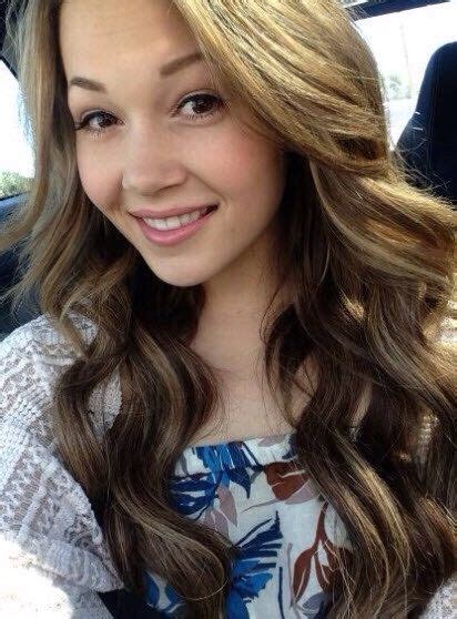 Kelli Berglund Was Born On February 9 1996 And She Grew Up In Moorpark