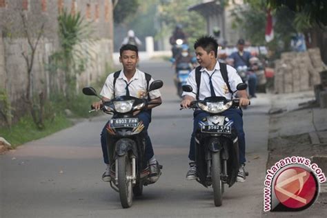 Polisi Tindak Penyedia Parkir Di Luar Sekolah Antara News