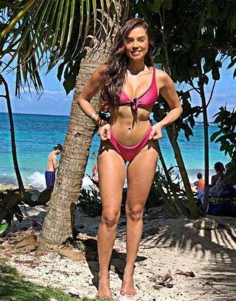 Hot Sexy Paula Amorim Barbosa Bikini Pics