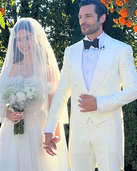 Geçtiğimiz ay nikah masasına oturan Özge Gürel ile Serkan Çayoğlu