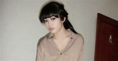 KUMPULAN FOTO CERITA ARTIS HOT Nabila Putri Athina Nabila Elmias Putri SEXY HOT BUGIL TELANJANG