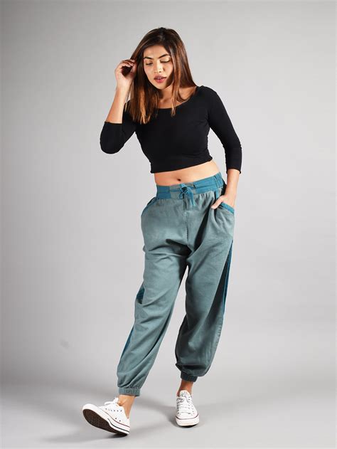 How To Wear Jogger Pants Women