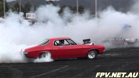 BLOWN V8 HOLDEN HQ ( MRBADQ ) BURNOUT AT SUMMERNATS 25 - YouTube