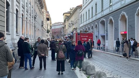 Incendio Al Corriere Della Sera Evacuata La Sede Di Via Solferino