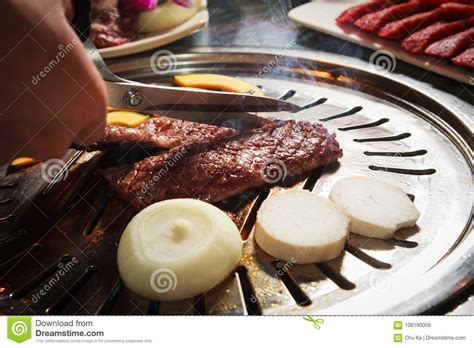 Una Cocina Asada A La Parilla Jugosa Foto De Archivo Imagen De