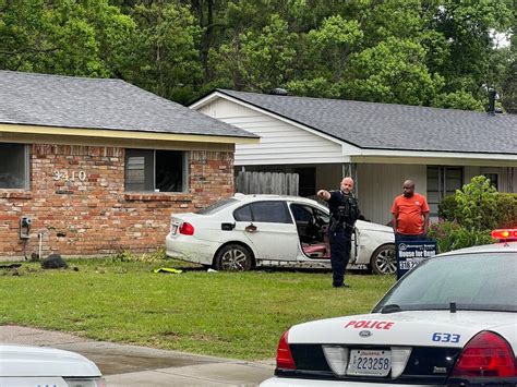 Thieves Steal Vehicle Crash It Into Vacant House Near Jewella Avenue