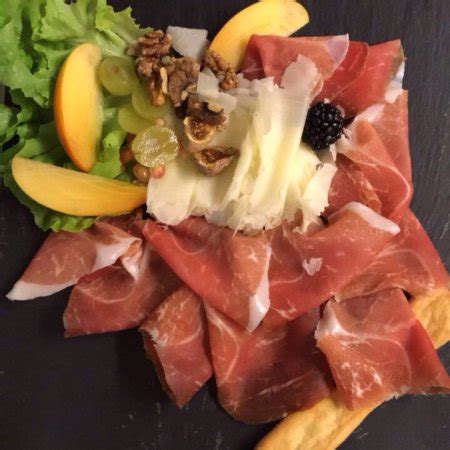 Ristorante Le Quattro Stagioni In Trezzo Sull Adda Con Cucina Italiana