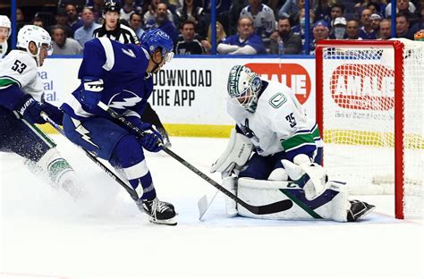 Stamkos Gets 18th Goal As Lightning Beat Canucks 4 2 The Globe And Mail