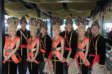 Pakaian Tradisional Kaum Kadazan Dusun Pakaian Tradisi Simbol | The ...