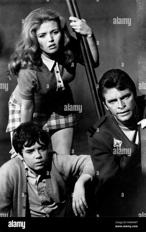 Deanna Lund Gary Conway Stefan Arngrim Sitting Land Of The Giants