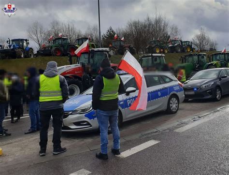 Trwa Protest Rolnik W W Powiecie Tomaszowskim Policja Zabezpiecza