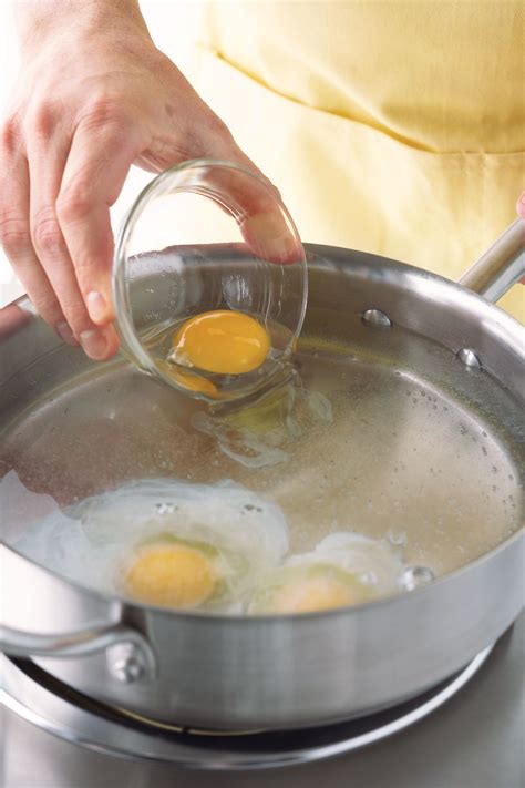 How Long To Poach An Egg For The Perfect Runny Yolk