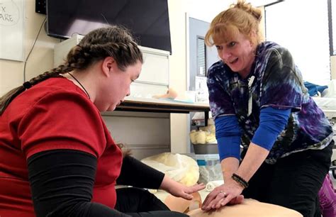 Apd Hosts Lifesaving Classes For Employees Across Campus News