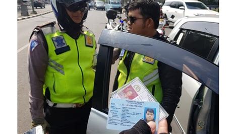 Sedang Beraksi Polisi Gadungan Diciduk Di Jalan Layang Casablanca