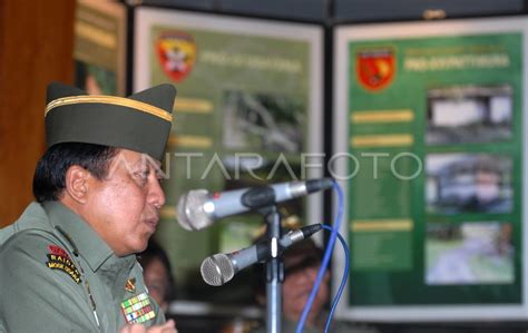 Tni Manunggal Membangun Desa Antara Foto