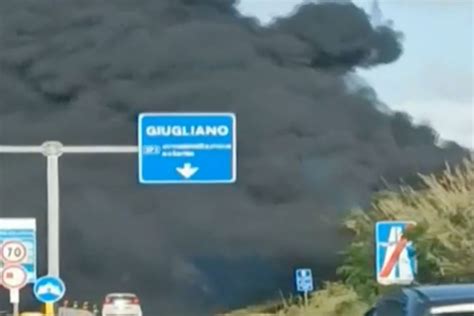 Nube Tossica A Lago Patria A Fuoco Rifiuti E Pneumatici Pozzuoli News