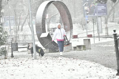 Najnovije Upozorenje Rhmz Sti E Nova Tura Snega U Srbiju Evo Ta Nas