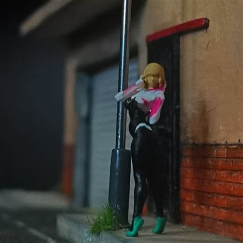 Jual Miniatur Figure Wanita Spider Gwen Diorama Hot Wheels Unpainrted Shopee Indonesia