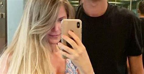 Susana Werner posa ao lado de seu filho Júlio César em foto rara em