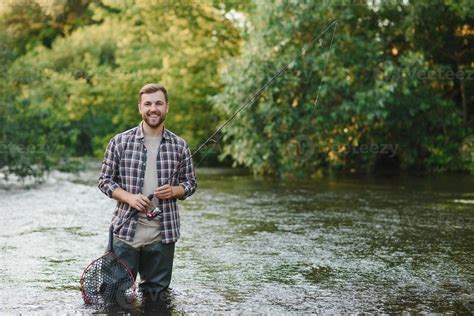 Hombre Con Pescar Vara Pescador Hombres En R O Agua Exterior