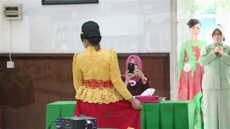 LOMBA FASHION SHOW DAN MENYANYI PERSIT KCK YONIF RAIDER 600 MODANG