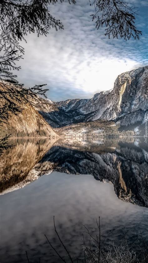 Odbicie G R W Jeziorze Altausseer See Tapeta Na Telefon Natural