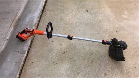 Black And Decker 40v Max Lst140c Cordless String Trimmer Youtube