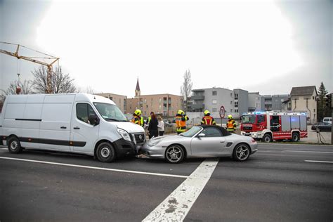 Unfall Bei Abbiegevorgang In Einem Kreuzungsbereich Der Wiener Stra E