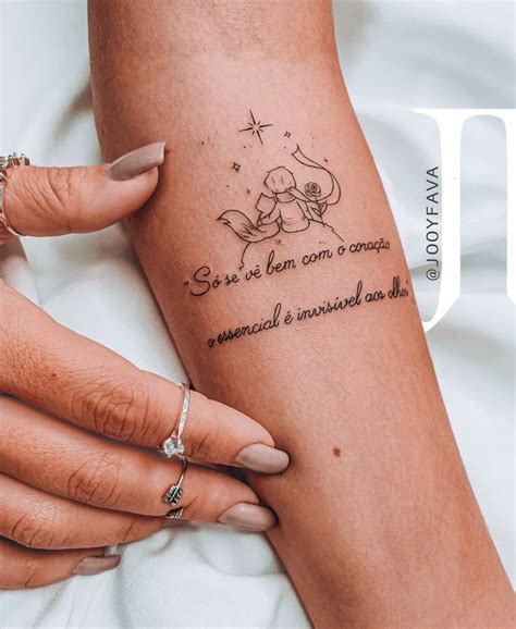 Tatuagem No Braço Pequena Frase - Tatuagem escrita no braço | Tatuagem pequeno principe, Tatuagem pequeno ...