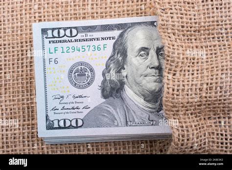 Close up of Benjamin Franklin face on 100 US dollar bill Stock Photo - Alamy