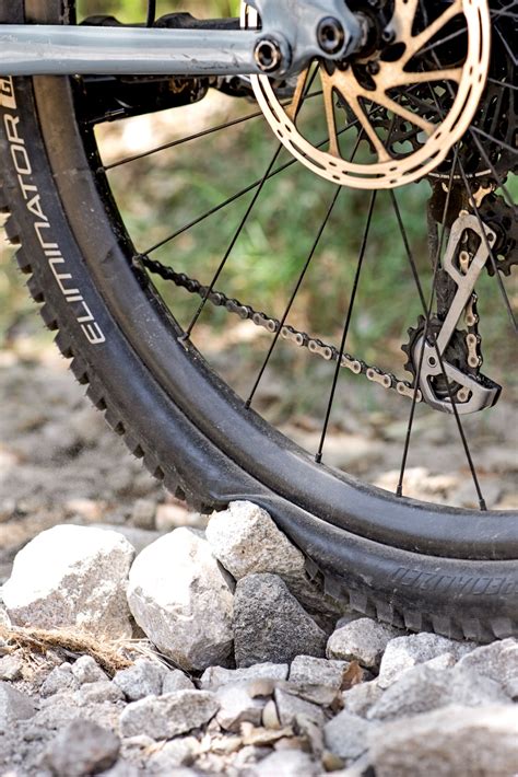 THE PROS AND CONS OF GOING TUBELESS ON YOUR MOUNTAIN BIKE - Mountain Bike Action Magazine