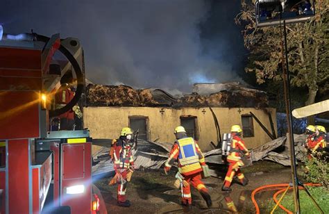 Großbrand auf landwirtschaftlichem Betrieb Stallungen in Flammen