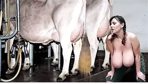 Une Milf Aux Seins Normes En Lactation Traite Et D Gouline De Lait Xhamster