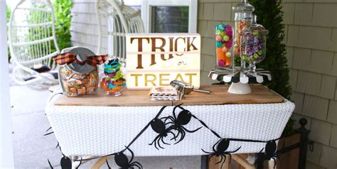 25 Elegant Adult Halloween Party Ideas Halloween Party Themes And Decor