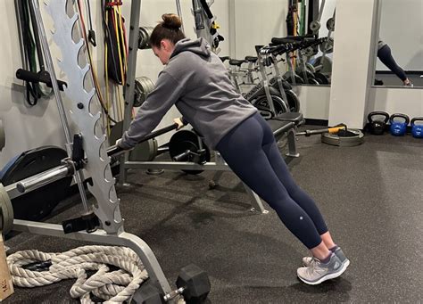 📢🏋️‍♀️ Boost Your Upper Body Strength With Incline Pushups 🏋️‍♂️📢