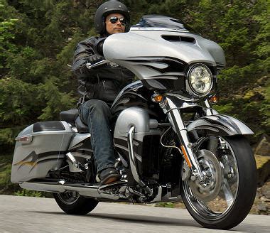 Harley Davidson Cvo Street Glide Flhxse Fiche Moto