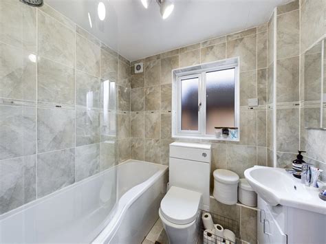 bedroom   terrace house  sale  crawley