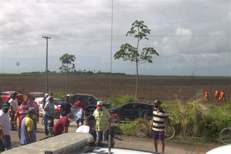 Ex Trabalhadores Da Usina Sinimbu Fecham A BR 101 Em Protesto Por