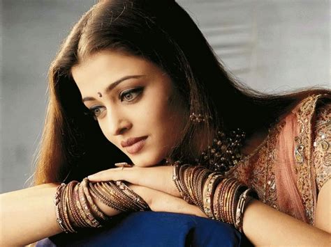 Pin By Albert On Aishwarya Rai Bachchan Aishwarya Rai Wallpaper